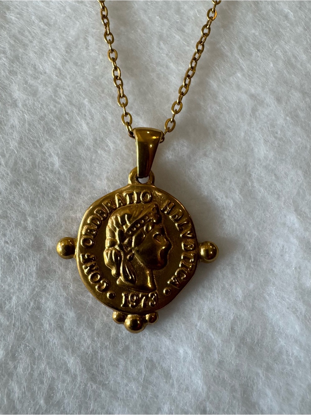 NWT Louise Carter Rome Pendant Necklace Waterproof 18K Gold PVD - Picture 3 of 8